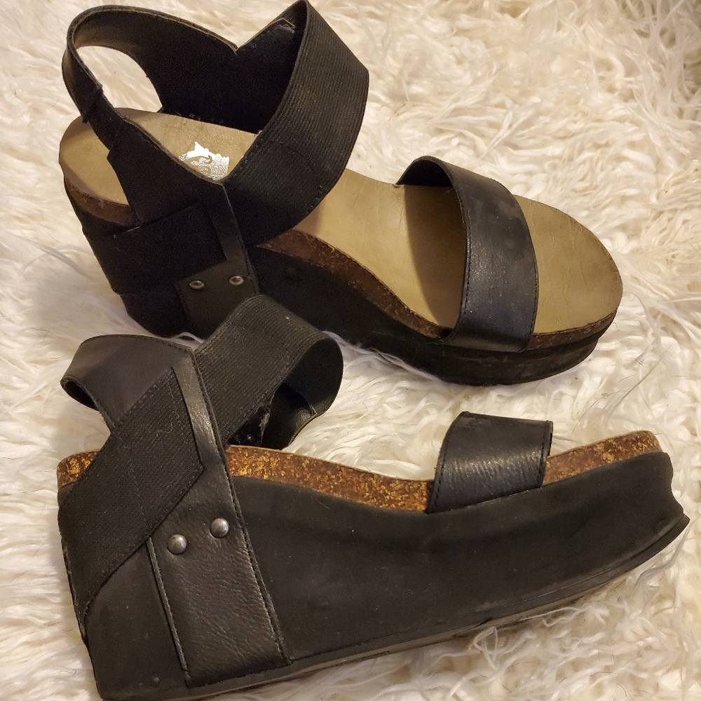 Crown Vintage Taka Platform Sandals Size 8